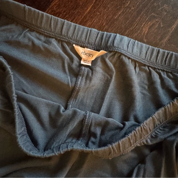 NEW WITH TAGS Eberjey Charcoal Pajama Set with White Trim - Picture 6 of 9